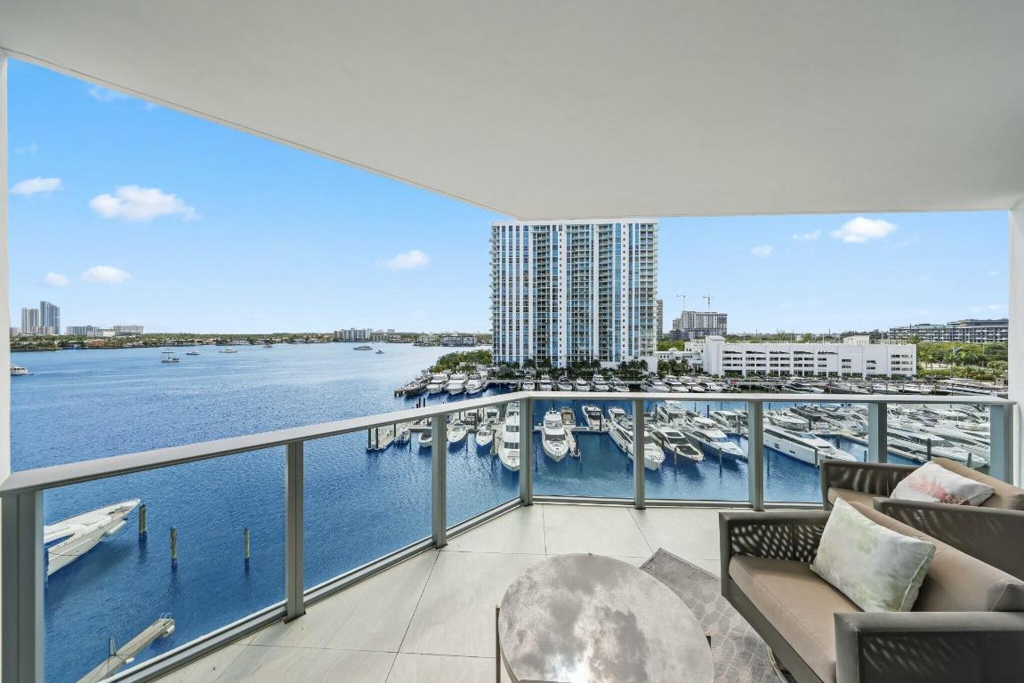 MARINA PALMS RESIDENCES NORTH CONDO - Residential