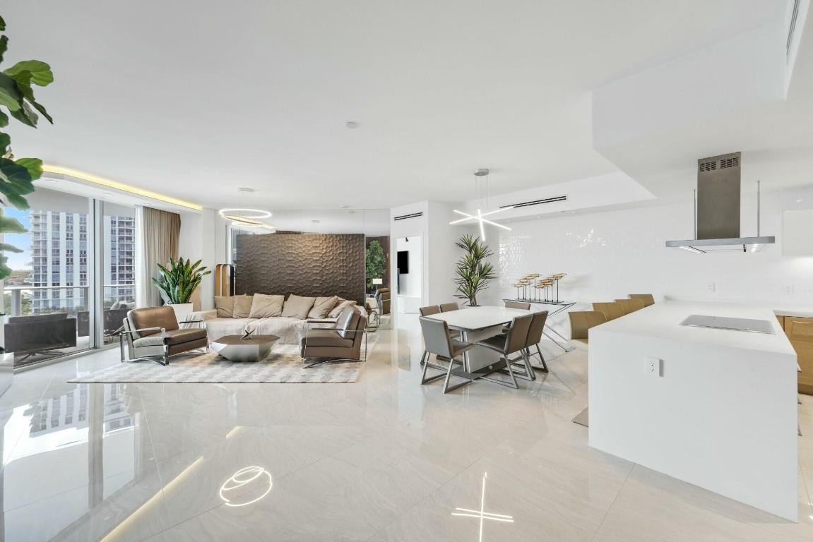 MARINA PALMS RESIDENCES NORTH CONDO - Residential