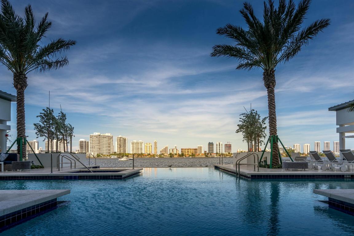 MARINA PALMS RESIDENCES NORTH CONDO - Residential