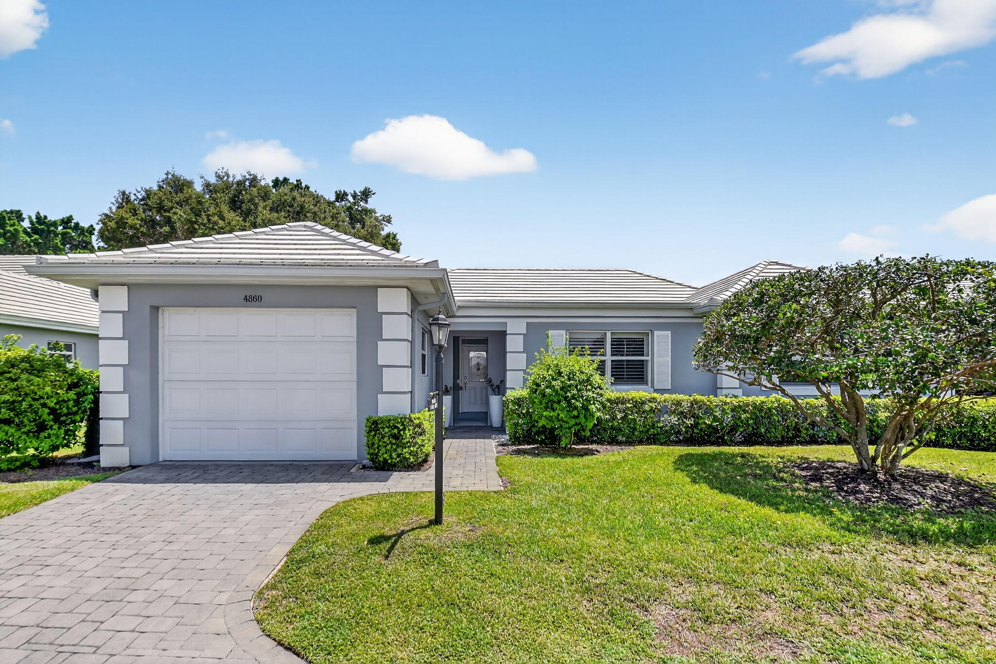 THIS COMPLETELY REMODELED VILLA HAS WIDE OPEN VIEWS OF THE 15TH FAIRWAY & GREEN AT DELRAY DUNES GOLF & COUNTRY CLUB. THIS SOUTHERN EXPOSURE VILLA HAS NEWER CUSTOM KITCHEN, BATHROOMS,2 NEWER AIR CONDITIONERS(2020&2021), OAK FLOORS IN MAIN LIVING AREAS, PLANTATION SHUTTERS, CROWN MOLDINGS AND SO MUCH MORE. THE NEW ROOF WAS INSTALLED IN 03/2016.
