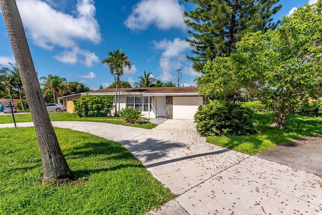 Great 3 bedroom 2 bath with large fenced in yard and large circular driveway!. Great location, close to beach, shopping and I-95! No HOA, quick move in!
