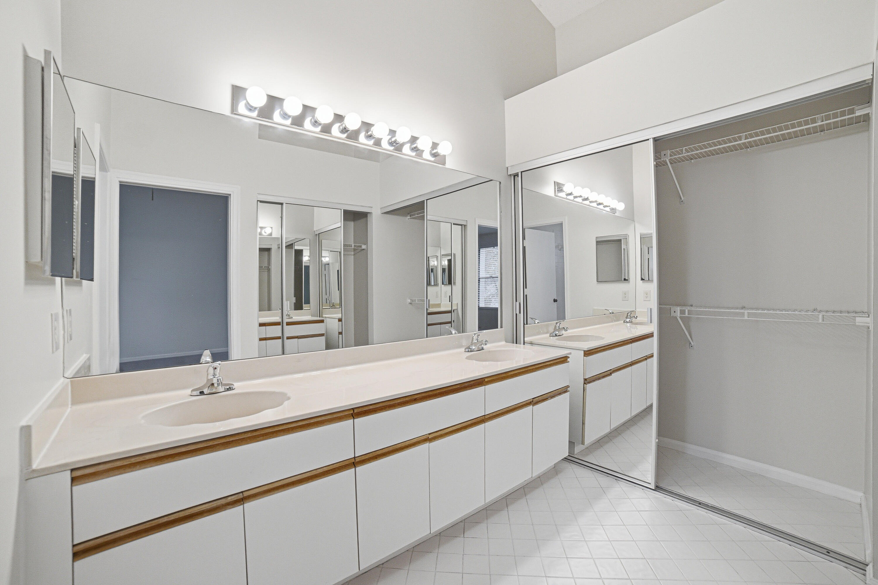 WIMBLEDON VILLAS OF VIA VERDE - Residential Lease