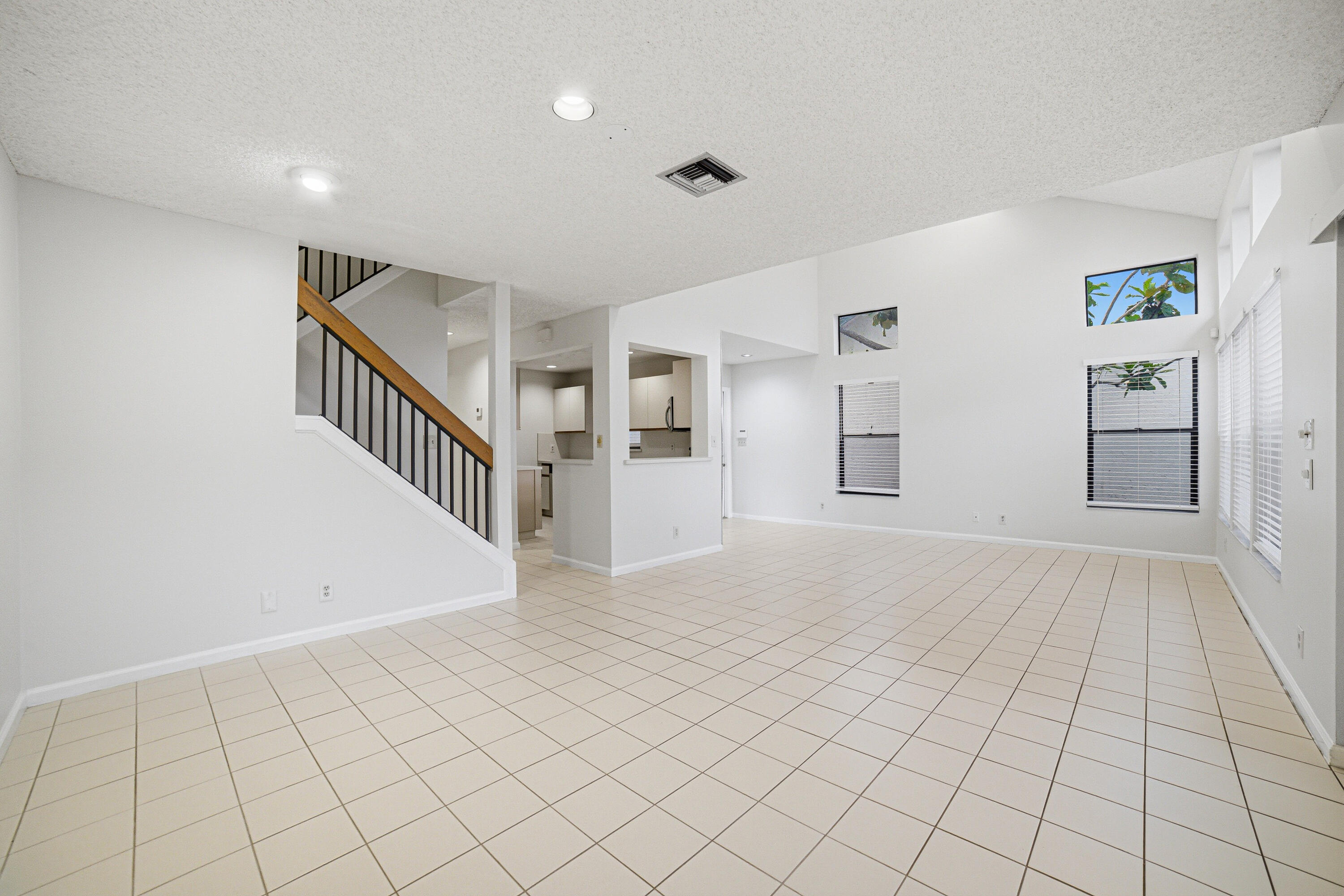 WIMBLEDON VILLAS OF VIA VERDE - Residential Lease