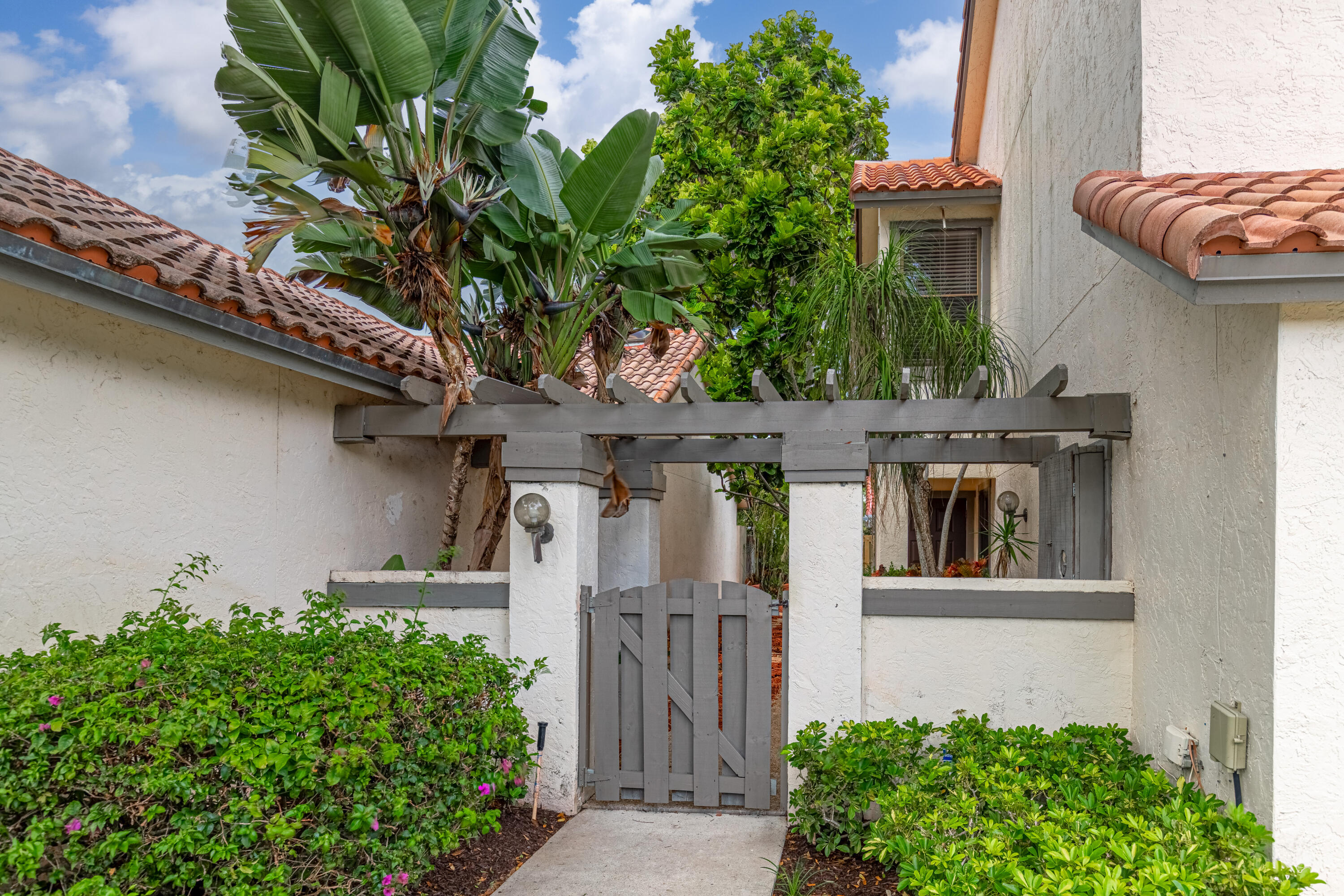 WIMBLEDON VILLAS OF VIA VERDE - Residential Lease