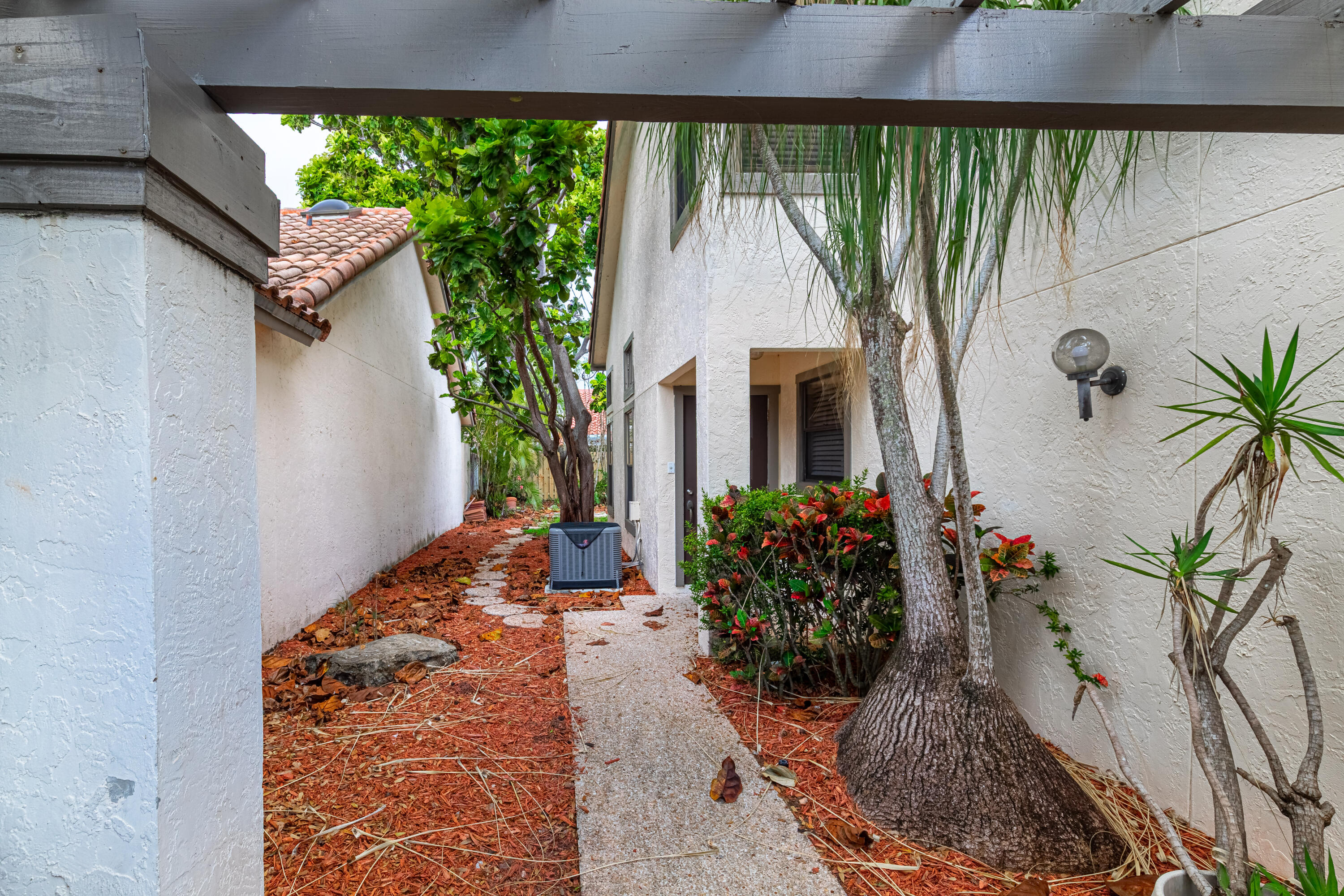 WIMBLEDON VILLAS OF VIA VERDE - Residential Lease