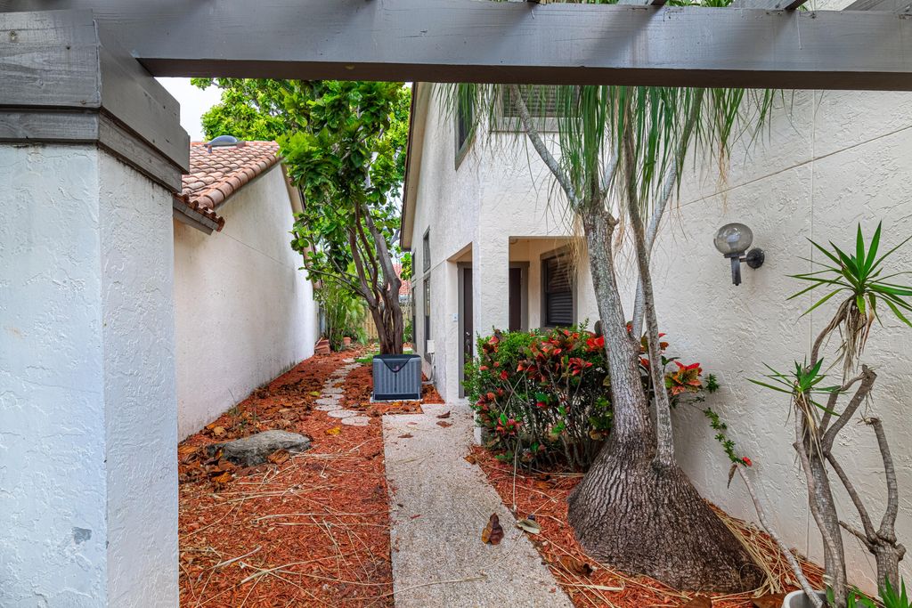 Photo of 5529 Ilford Court, Boca Raton, FL 33486 (MLS # B26003136)