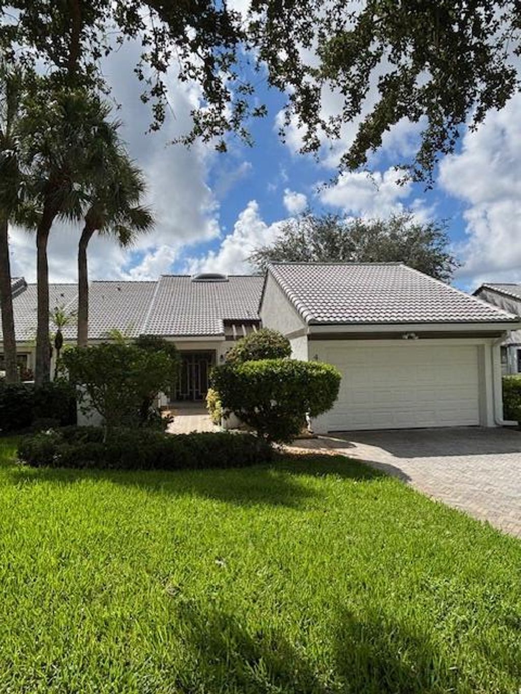 Photo of 4 Clubhouse Lane, Boynton Beach, FL 33436 (MLS # R11114760)