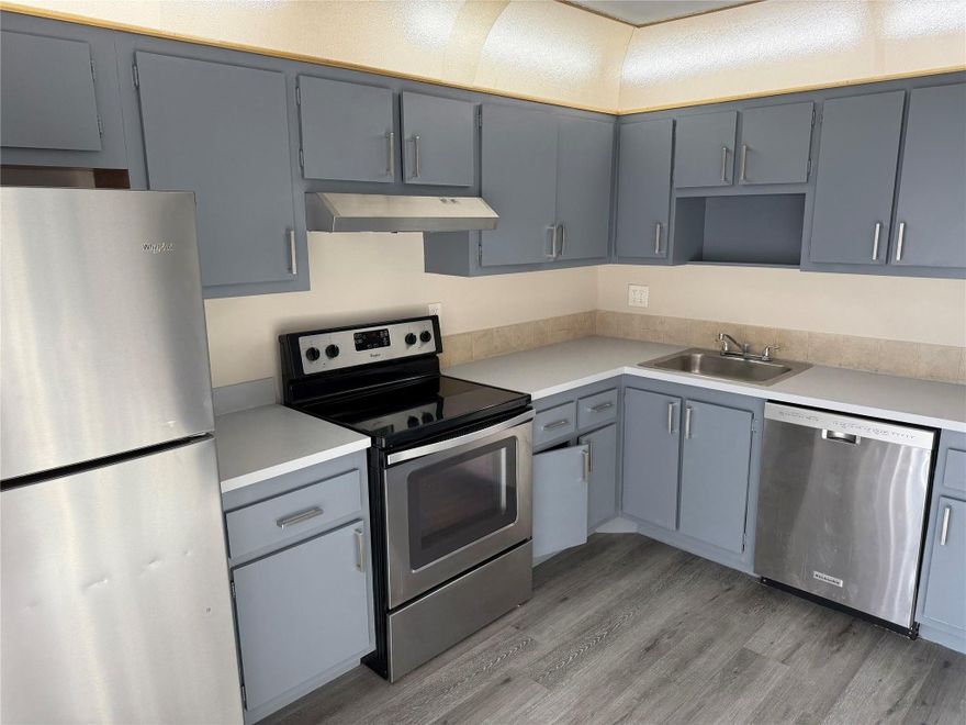 BRAND NEW RENOVATED !!!!!Don't miss out on this spacious 2 bedroom 2.5 bath. Washer/Dryer inside the unit. Tile all through out first floor. Storage room, and plenty of natural lighting defiantly will not last crazy market come and grab it!!! MINIMUM CREDIT SCORE MUST BE OVER 600