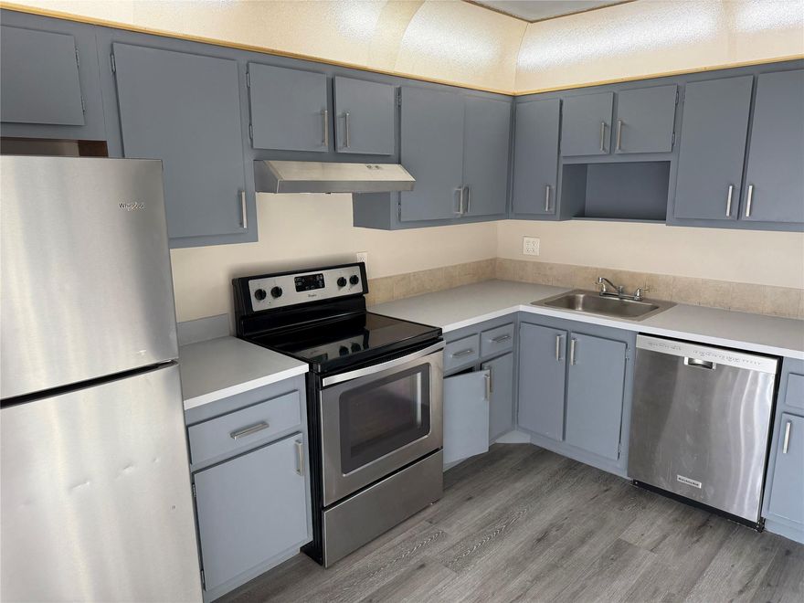 BRAND NEW RENOVATED !!!!!Don't miss out on this spacious 2 bedroom 2.5 bath. Washer/Dryer inside the unit. Tile all through out first floor. Storage room, and plenty of natural lighting defiantly will not last crazy market come and grab it!!! MINIMUM CREDIT SCORE MUST BE OVER 600
