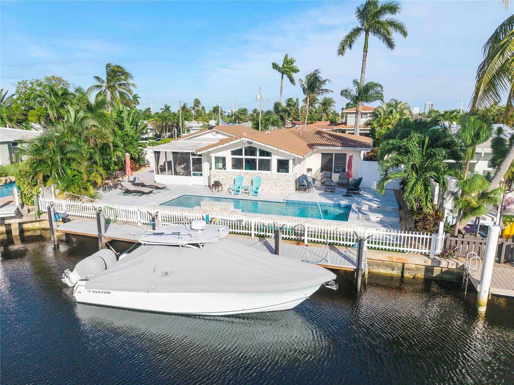 Photo of 731 SE 4th Ave, Pompano Beach, FL 33060 (MLS # F10535353)