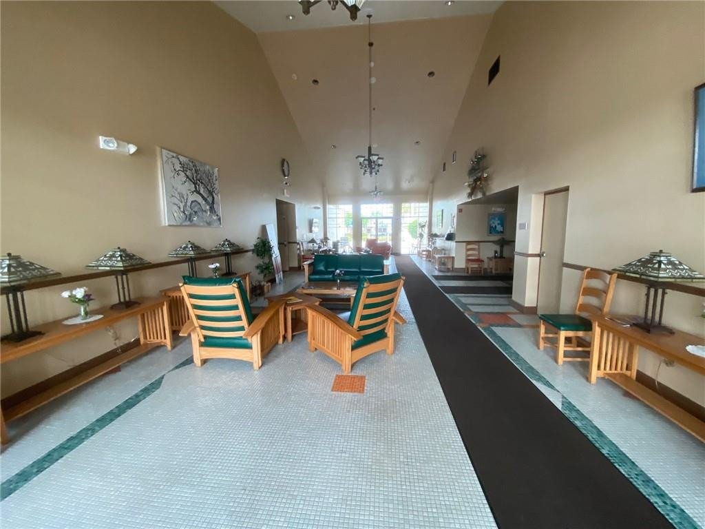 ORIOLE GARDENS 1 - Residential