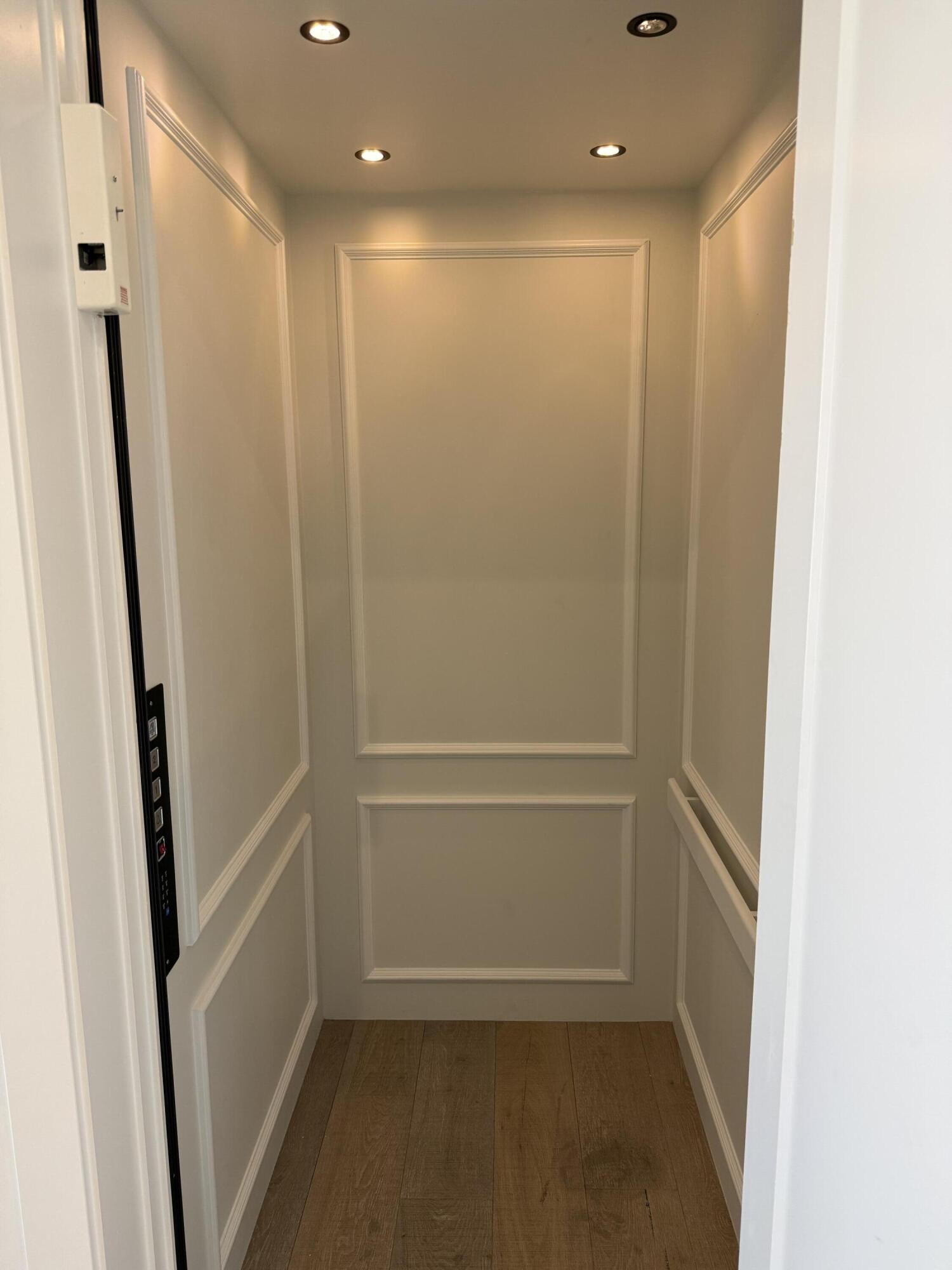 NORTH PALM BEACH VILLAGE OF 6 - Residential