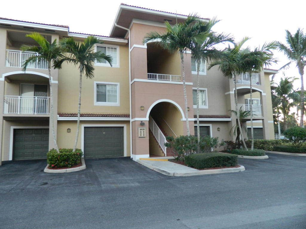 A bigger model 2 bedroom 2 bath with a bigger one car garage located in the most sought after Villas At Emerald Dunes. Crown moldings, Stainless Steel Kitchen Appliances, Granite Kitchen counter tops, Master bath has a huge bathtub and a separate shower, Glass doors are hurricane impact resistant. Excellent amenities with 2 clubhouses, 2 fitness room, pool and tennis court