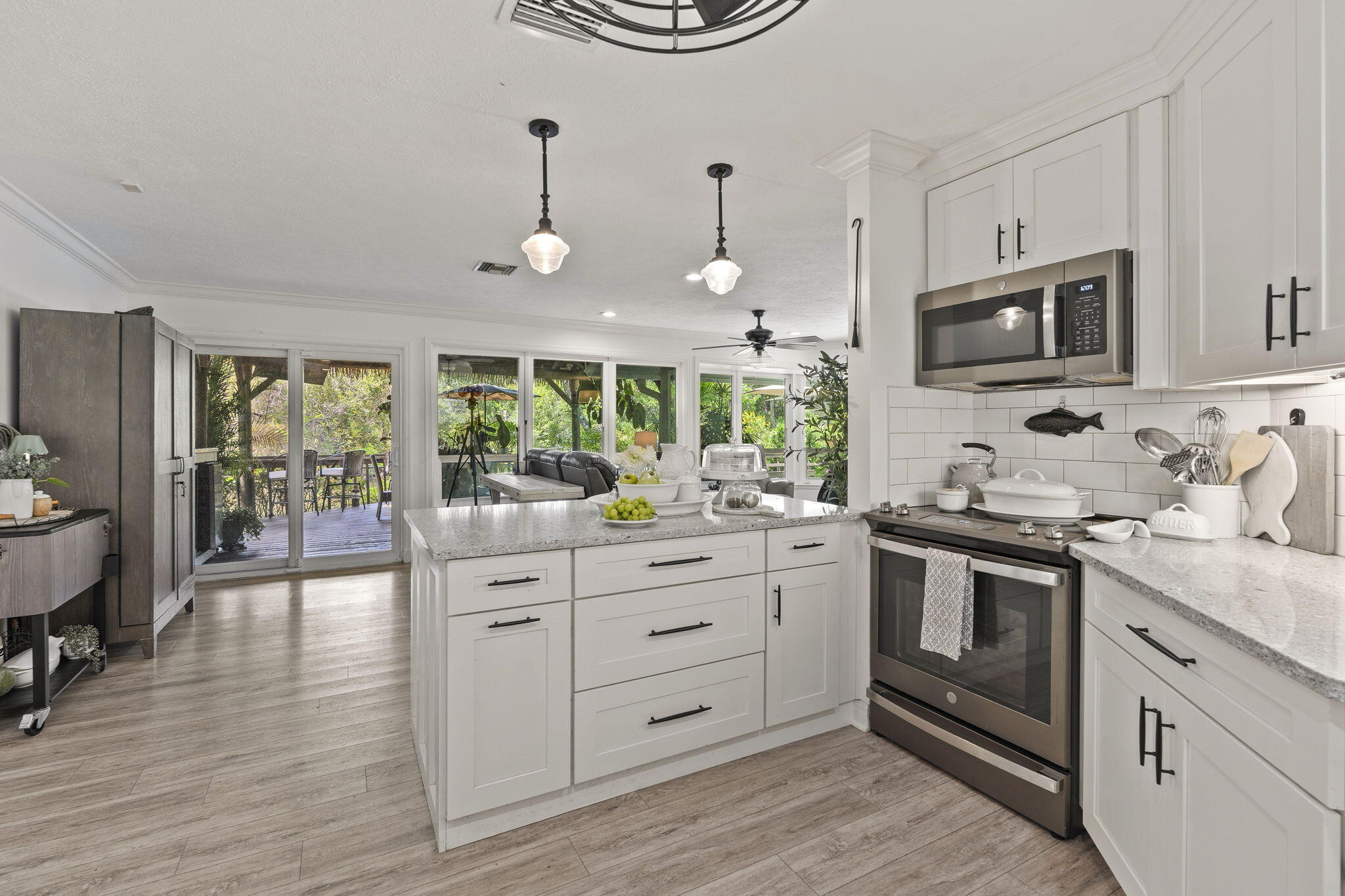 SOUTH RIVER COLONY - Residential