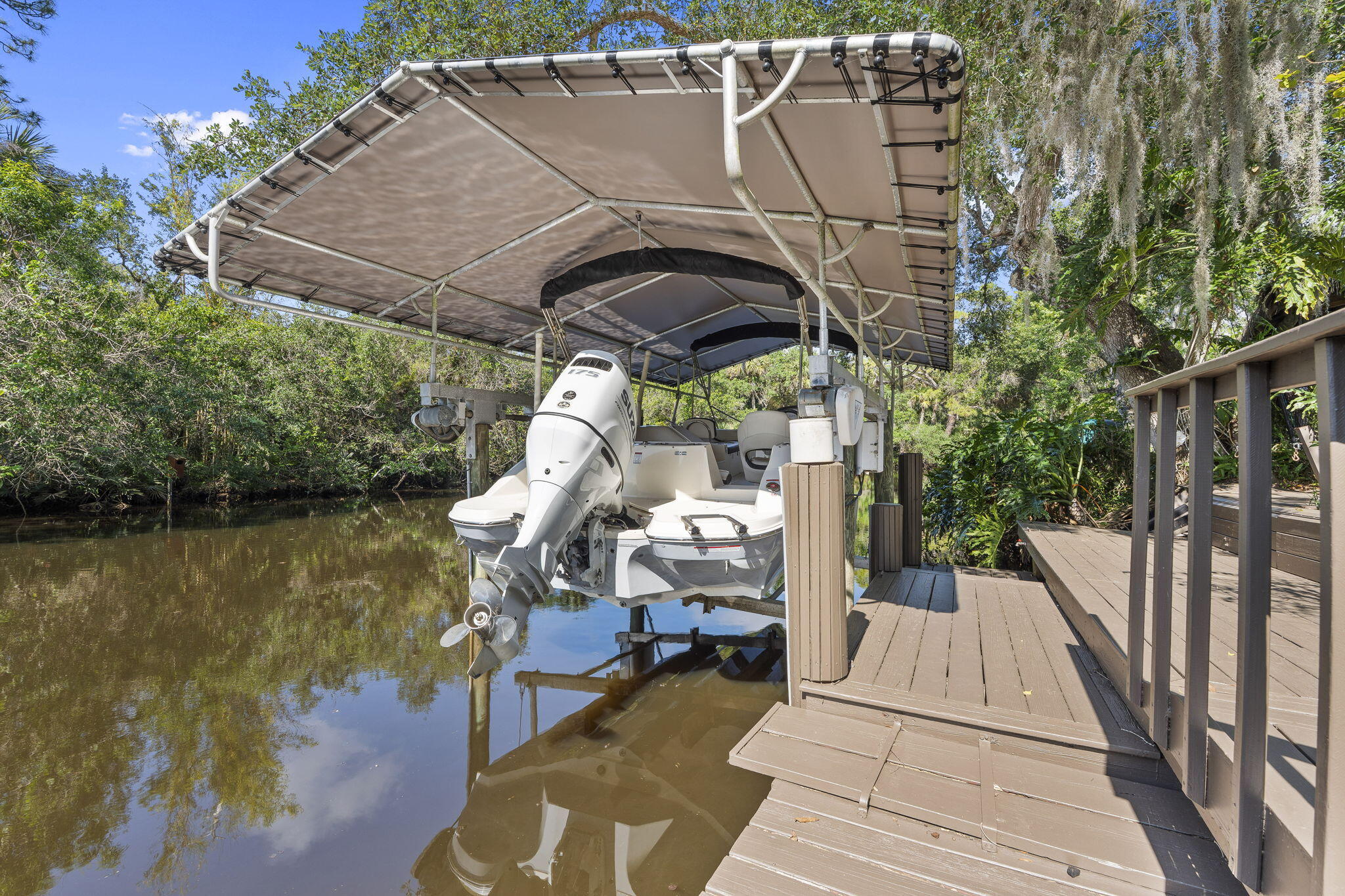 SOUTH RIVER COLONY - Residential