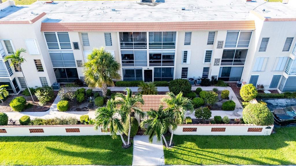 LOCATION*LOCATION*LOCATION
THIS IS A BOCA GEM! PROPERTY IS A 1/1 UPDATED CONDO LOCATED IN THE HEART OF DOWNTOWN BOCA RATON. MINUTES FROM TRADER JOES, FRESH MARKET, MIZNER, AND THE BEACH. KITCHEN AND BATH ALONG WITH THE INTERIOR ARE REMOLEDD FOR THAT BOCA FRESH LOOKK. SCREENED PATIO WITH A GREAT GARDEN VIEW. THE POOL, AND A QUINT 55+CONUNITY OFFERING MUCH MORE. WHERE CAN YOU LIVE IN BOCA FOR THIS PRICE? LOW HOA $220 AND MOVE IN CONDITION.