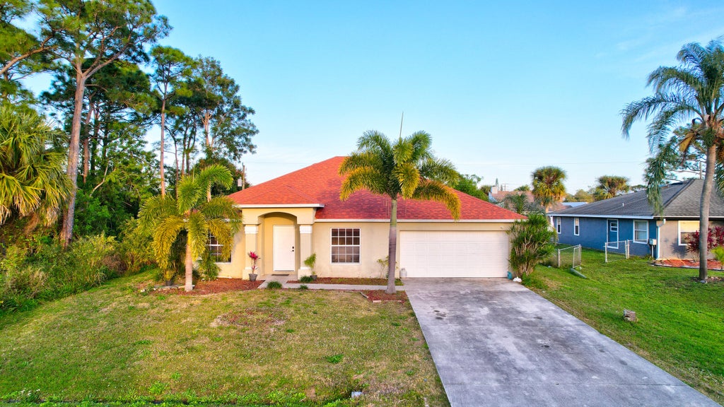 Photo of 1137 SW Ithaca Street, Port Saint Lucie, FL 34983 (MLS # R10963708)