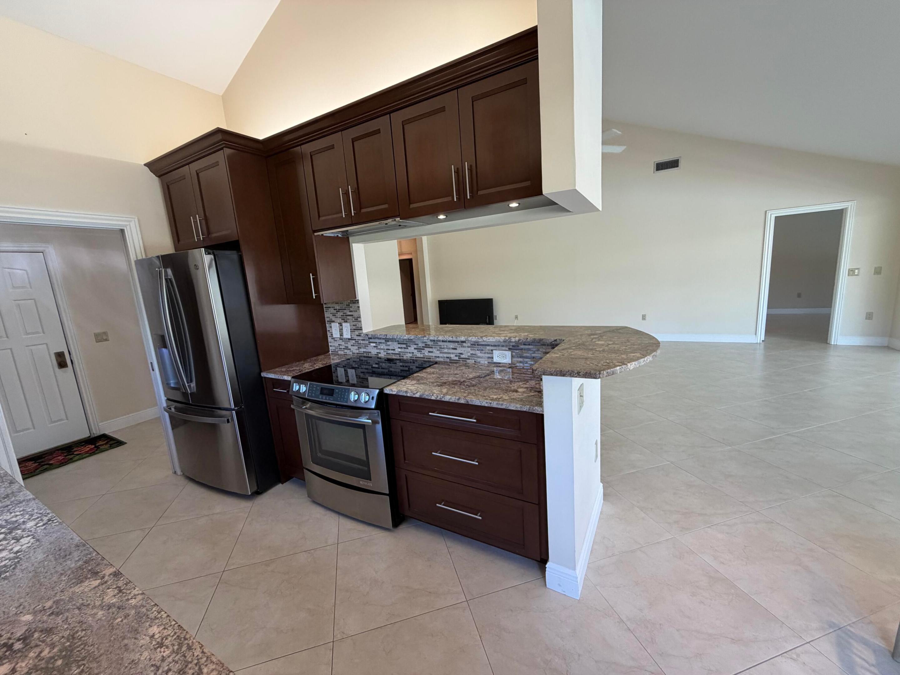 SARATOGA POINTE - Residential