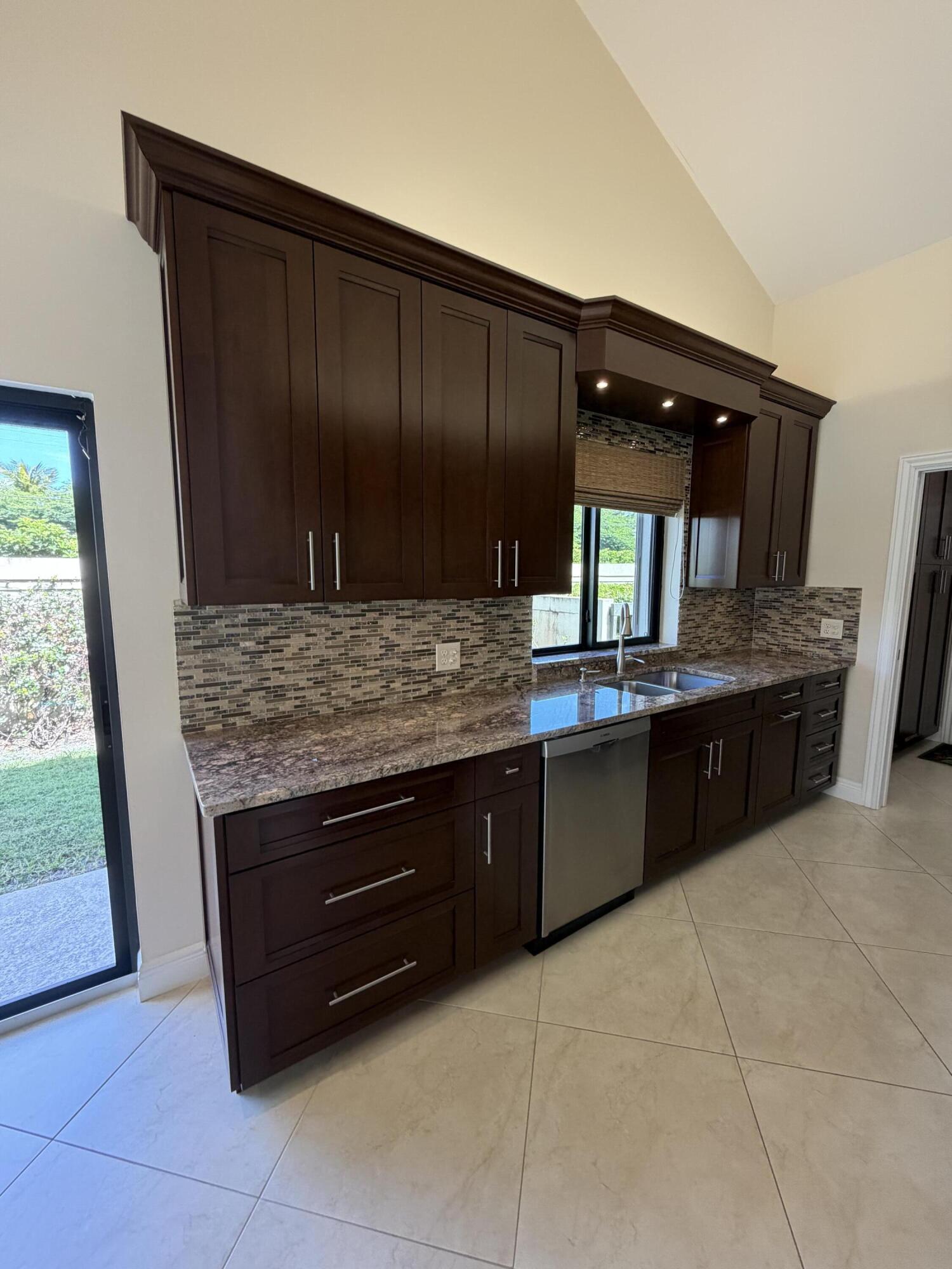 SARATOGA POINTE - Residential