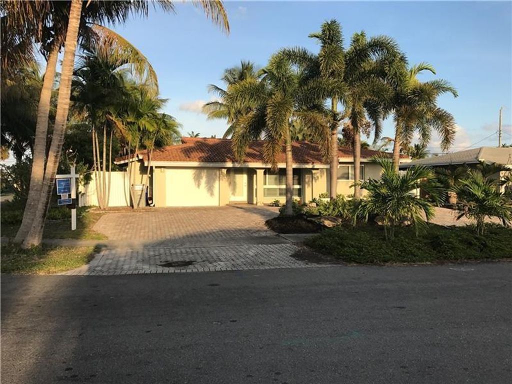 Photo of 400 SE 2ND AVE, Pompano Beach, FL 33060 (MLS # F10277761)