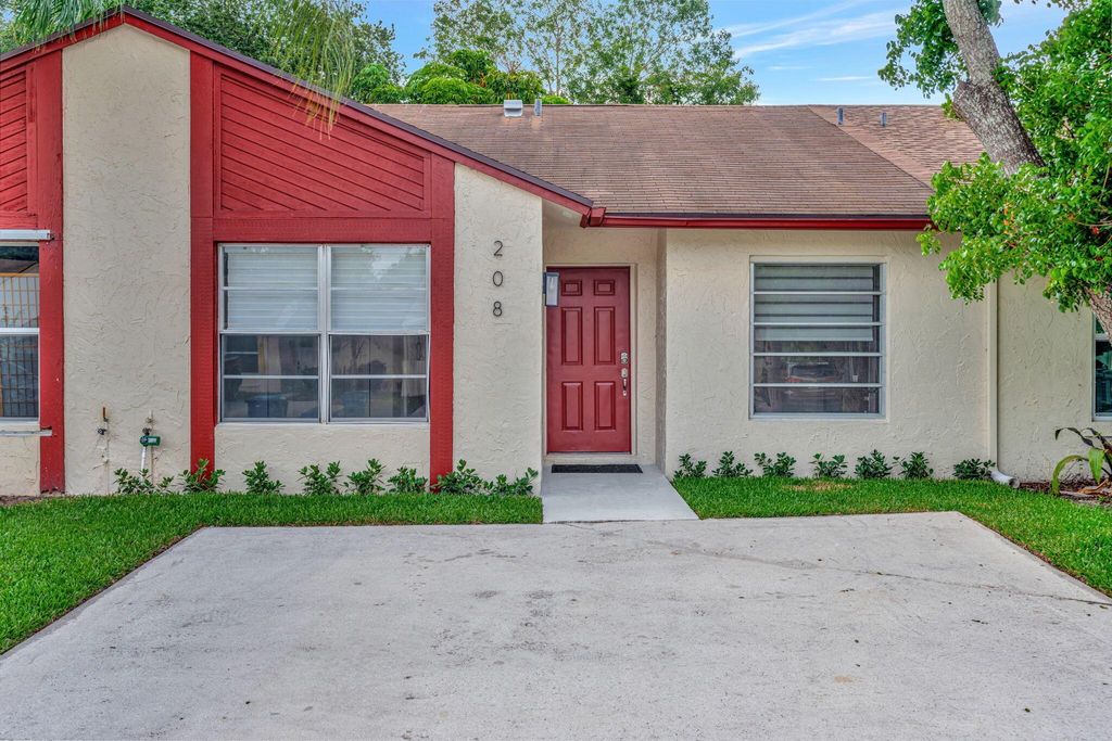 Photo of 208 Palmetto Court, Jupiter, FL 33458 (MLS # R11089413)