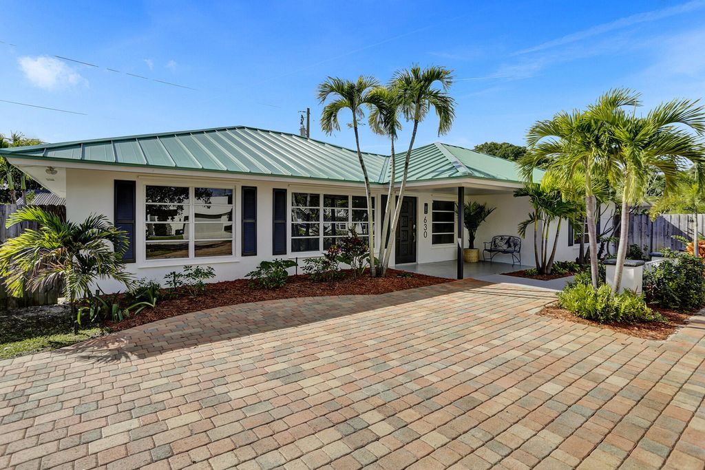 Photo of 630 Curlew Road, Delray Beach, FL 33444 (MLS # R11031701)