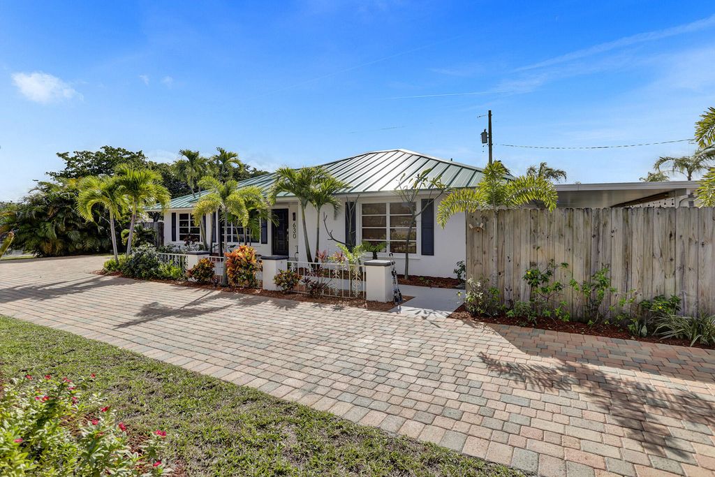 Photo of 630 Curlew Road, Delray Beach, FL 33444 (MLS # R11031701)