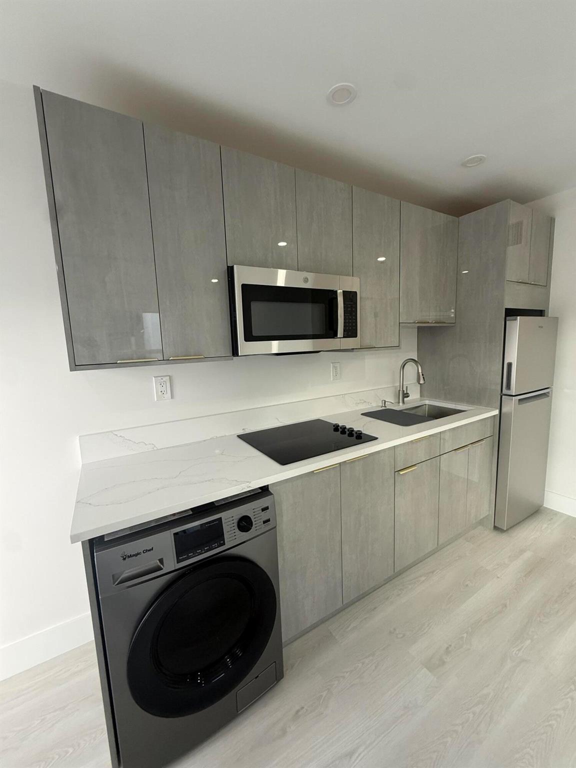 COLONIAL ESTS - Residential Lease