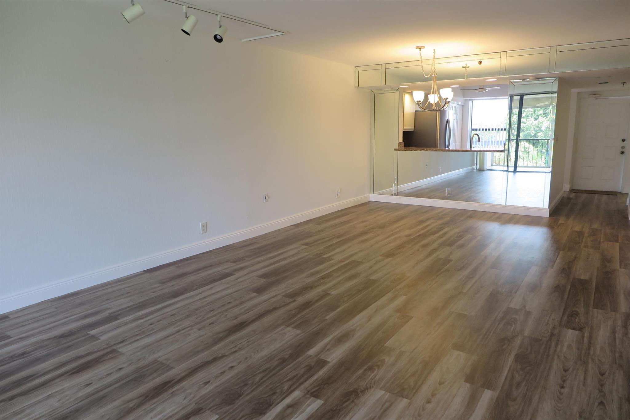 CLUB ROYALE - Residential Lease