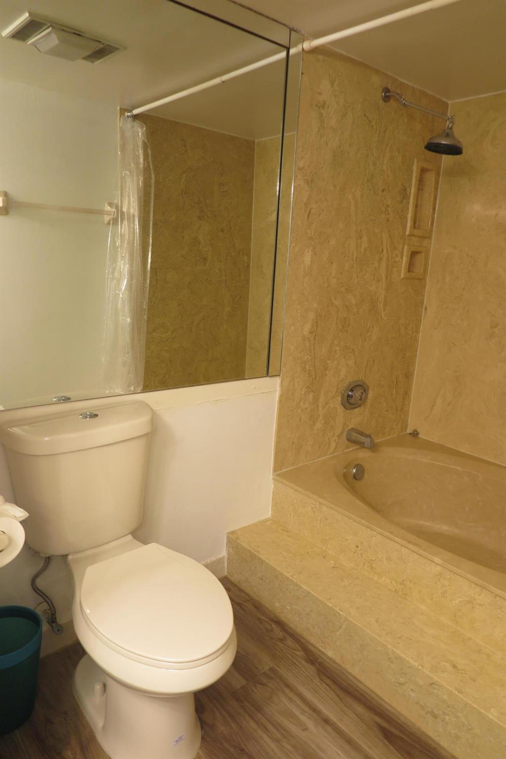 CLUB ROYALE - Residential Lease