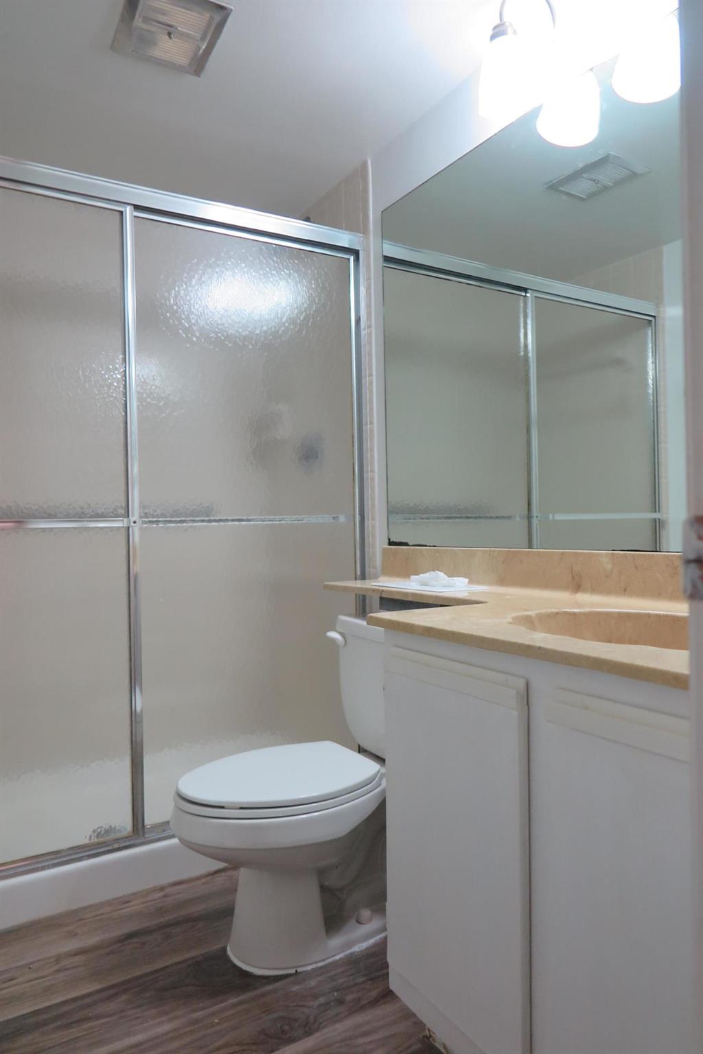 CLUB ROYALE - Residential Lease