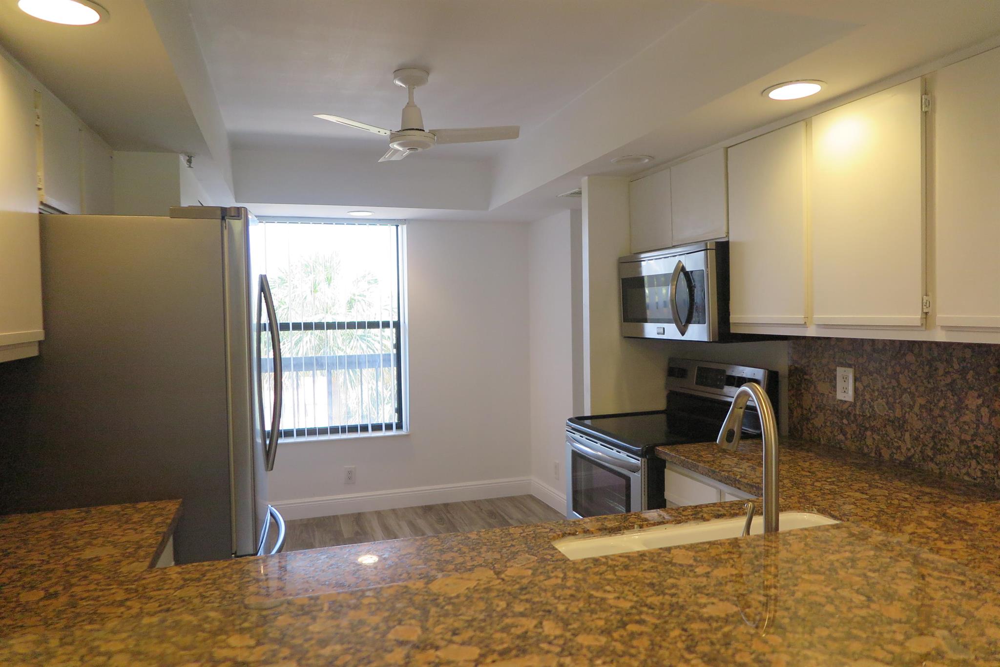 CLUB ROYALE - Residential Lease