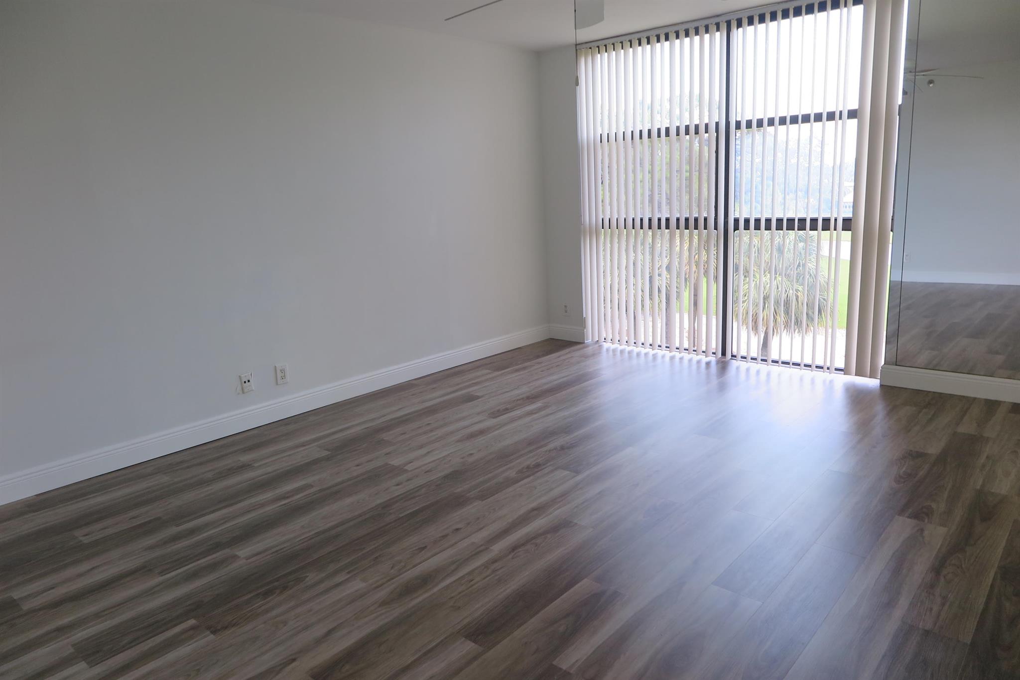 CLUB ROYALE - Residential Lease