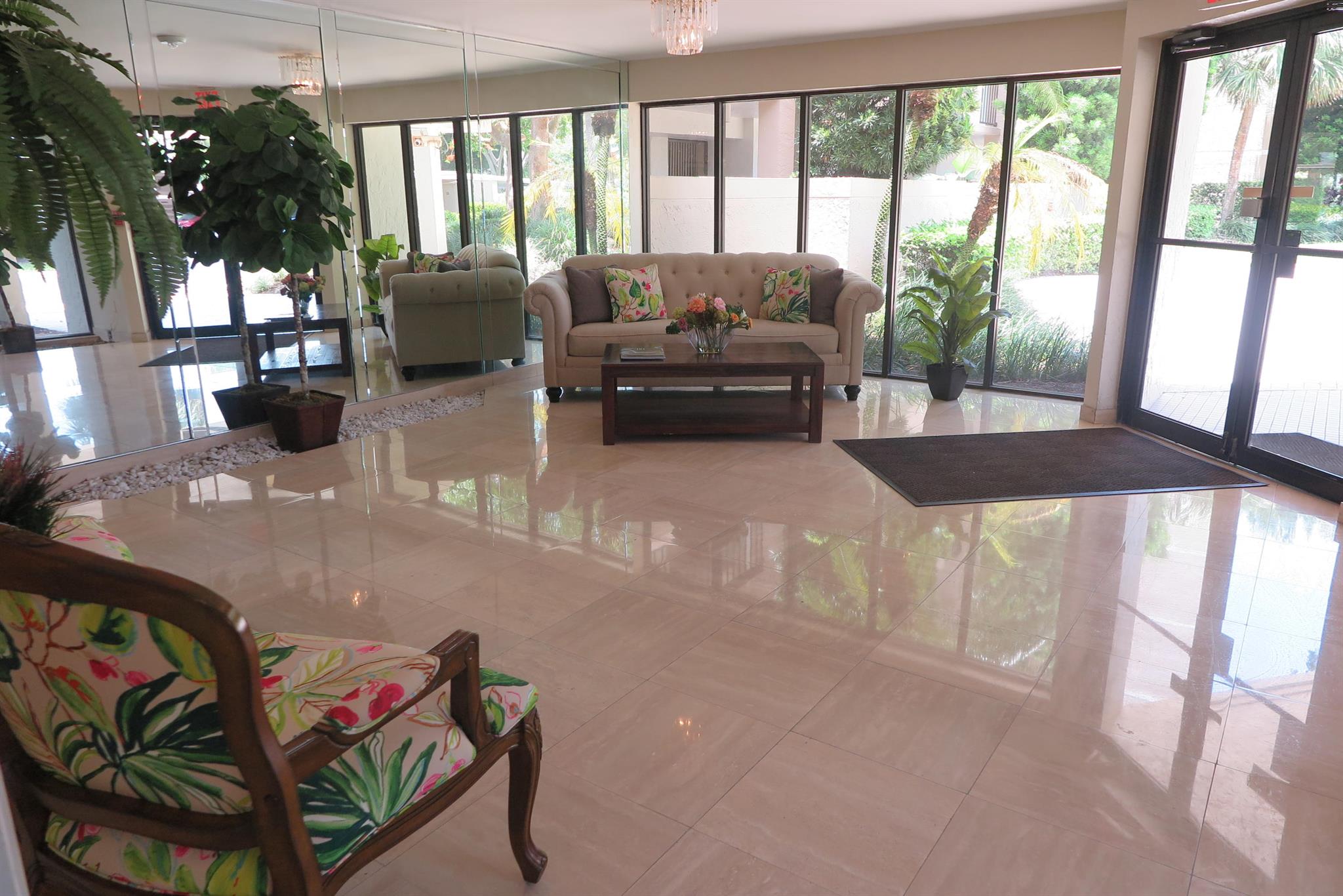 CLUB ROYALE - Residential Lease