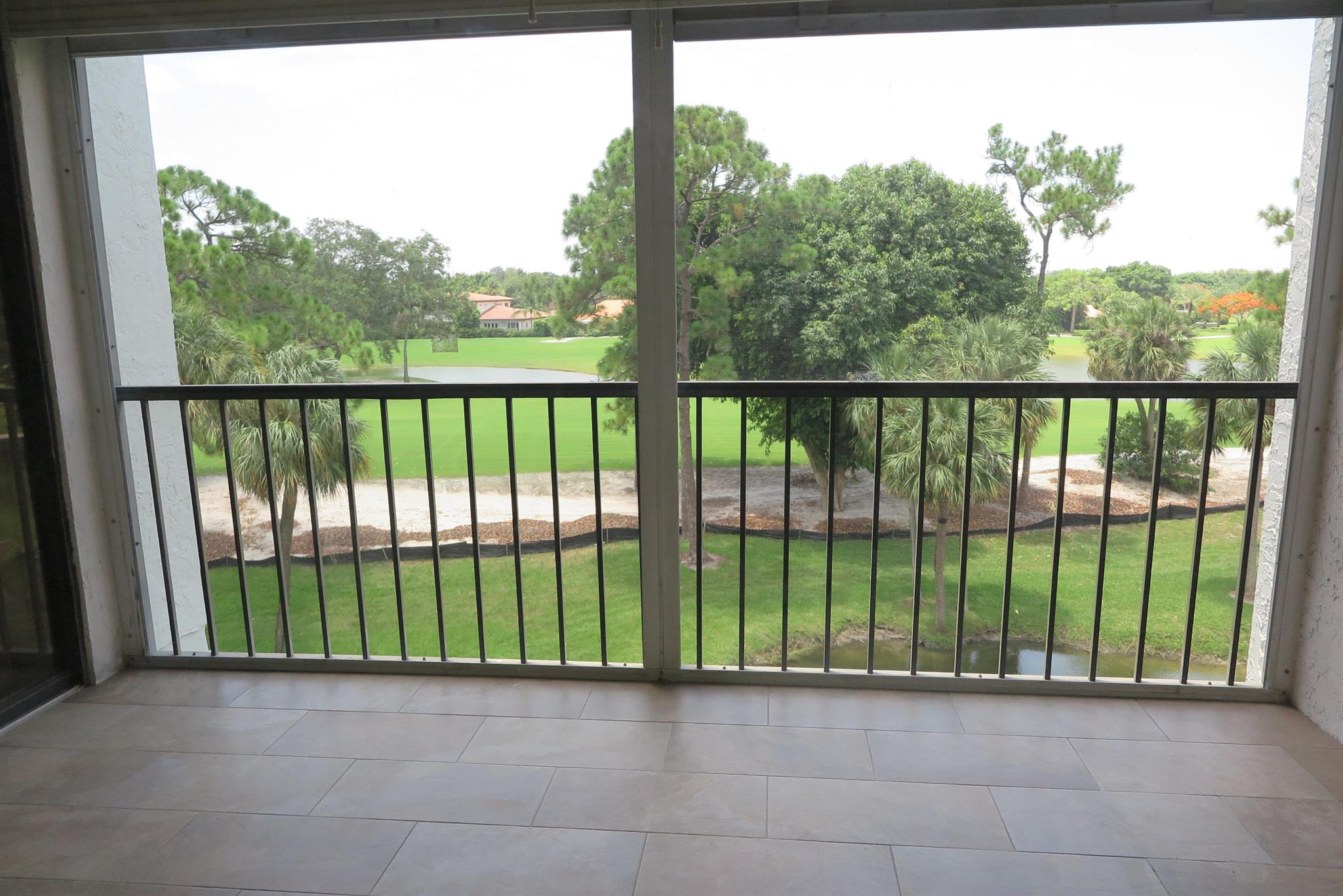 CLUB ROYALE - Residential Lease