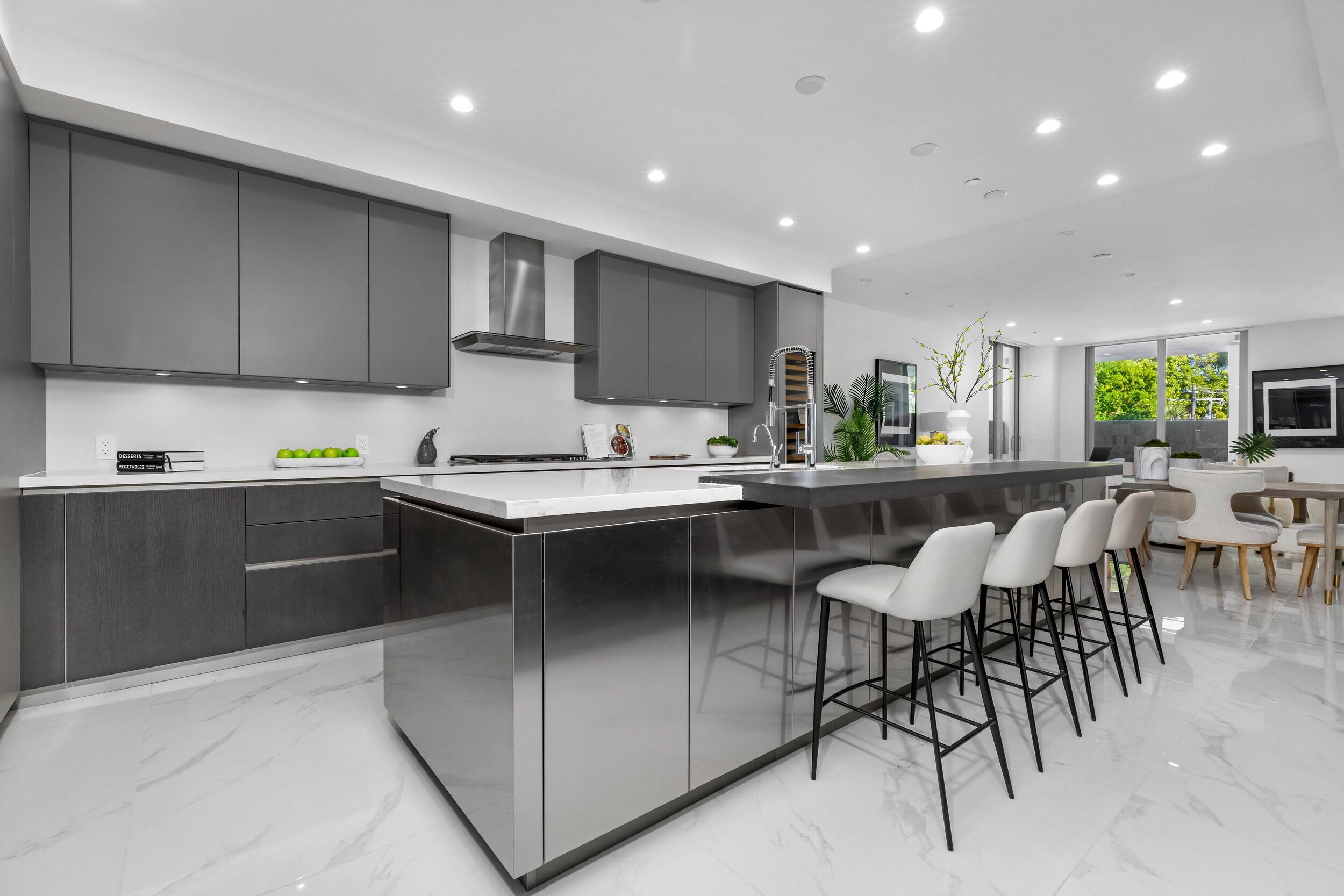 495 E Royal Palm Road 201