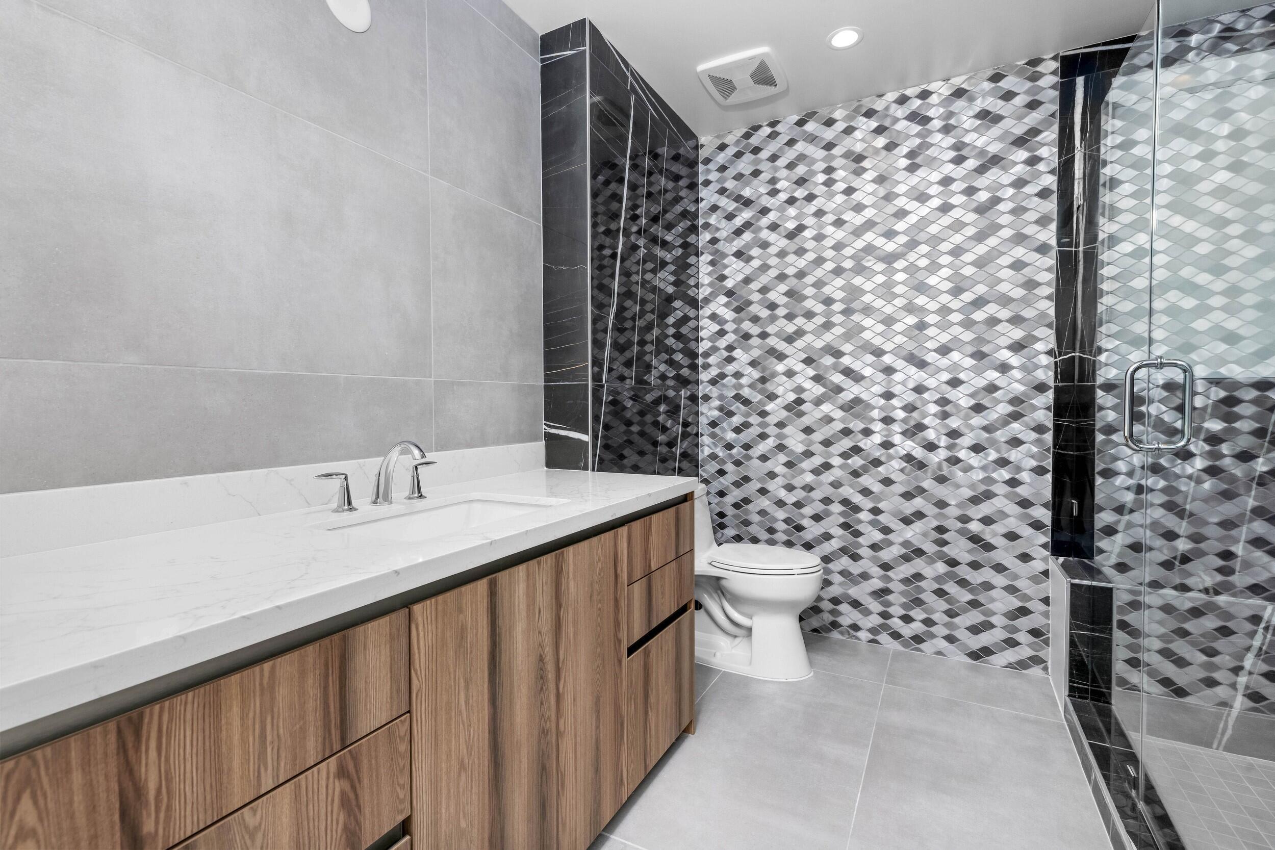 ROYAL PALM RESIDENCES - Residential Lease