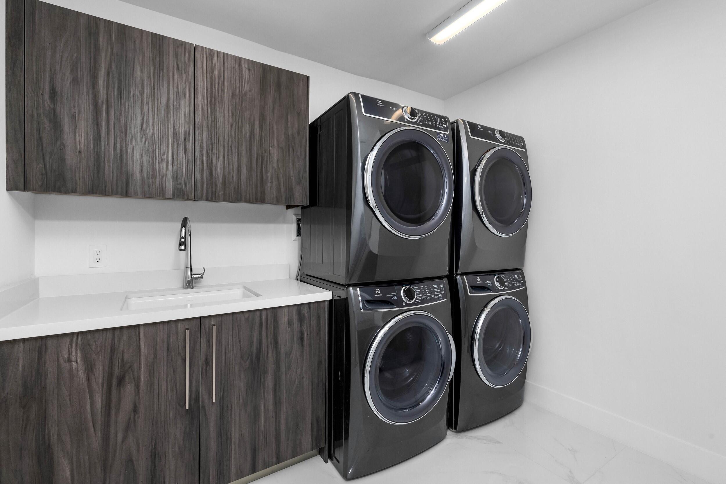 ROYAL PALM RESIDENCES - Residential Lease