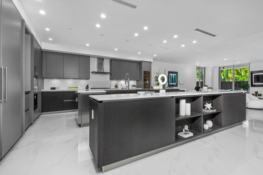Photo of 495 E Royal Palm Road #201, Boca Raton, FL 33432 (MLS # B26028903)