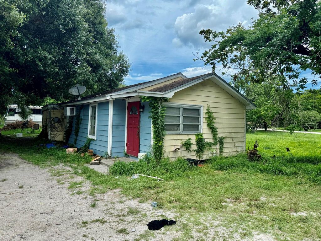 Photo of 4594 Edwards Road, Fort Pierce, FL 34981 (MLS # R10999640)