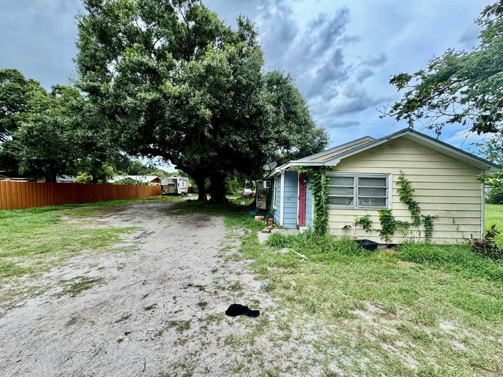 Photo of 4594 Edwards Road, Fort Pierce, FL 34981 (MLS # R10999640)