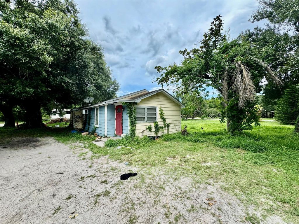 Photo of 4594 Edwards Road, Fort Pierce, FL 34981 (MLS # R10999640)