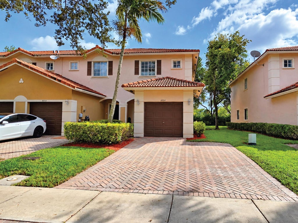 Photo of 8834 S ISLES Circle, Tamarac, FL 33321 (MLS # B26094434)