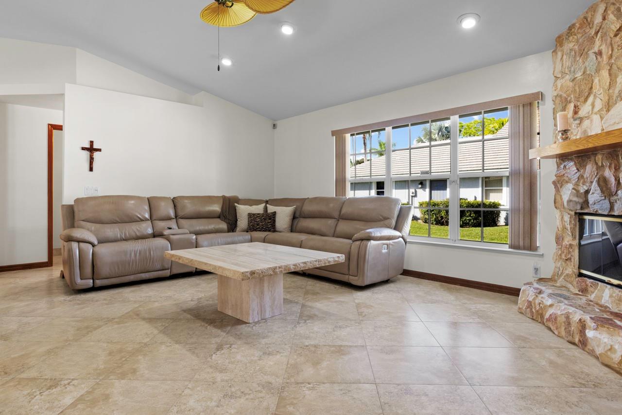 Pinecrest Lakes Ph 09 - Residential