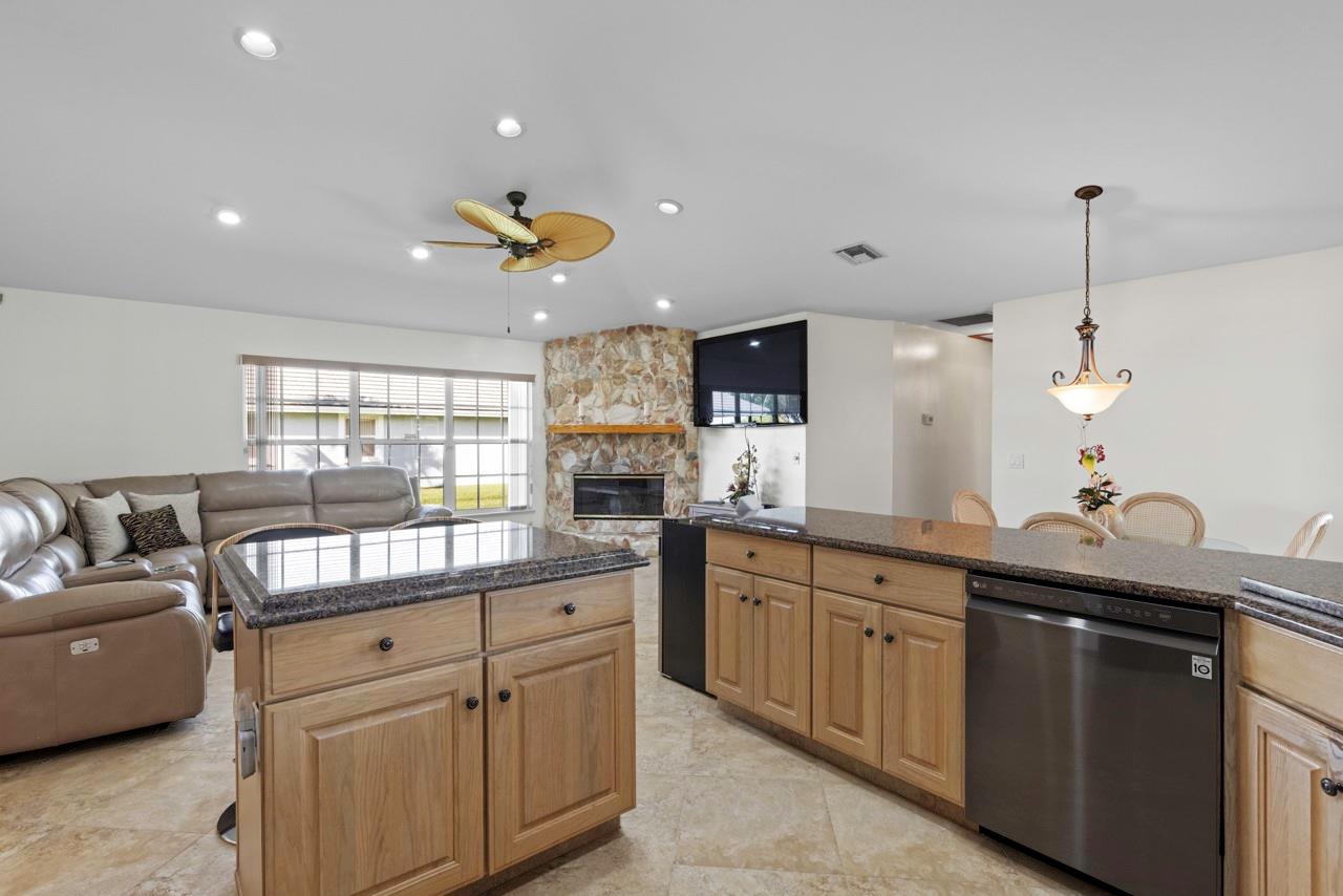 Pinecrest Lakes Ph 09 - Residential