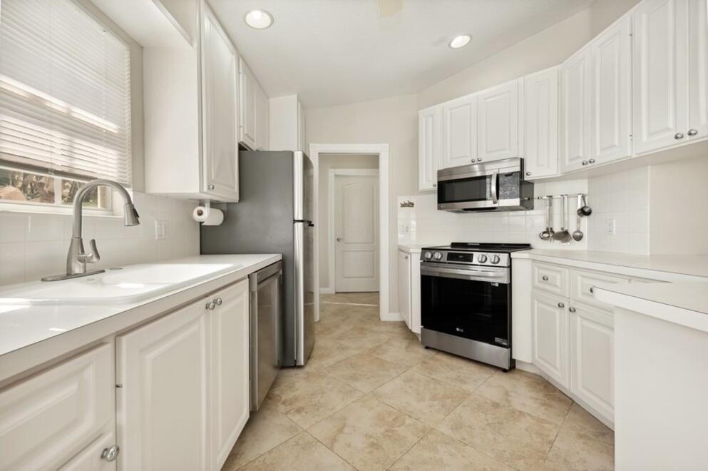 RIVERWALK - Residential Lease