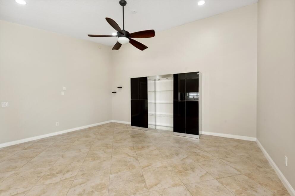 RIVERWALK - Residential Lease