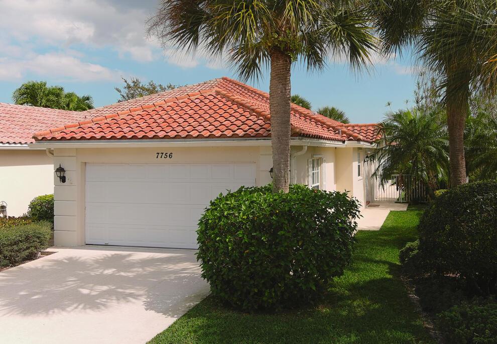 RIVERWALK - Residential Lease