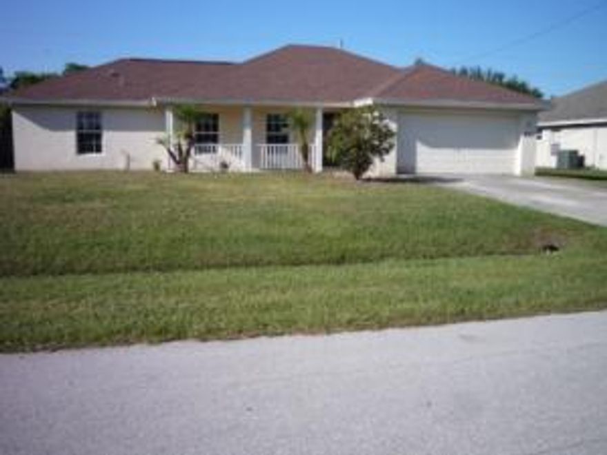 A REALLY NICE HOME WITH FORMAL LIVING ROOM AND DINING ROOM AREAS, AS WELL AS A FAMILY ROOM AND BREAKFAST AREA THAT HAS NEW INTERIOR PAINT AND CARPETING. THIS IS A GREAT FLOOR PLAN AND A REAL MUST SEE.