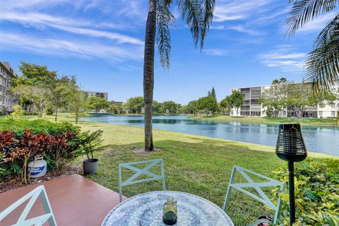 Condominium in Pompano Beach FL 2106 Cypress Bend Dr Dr 18.jpg